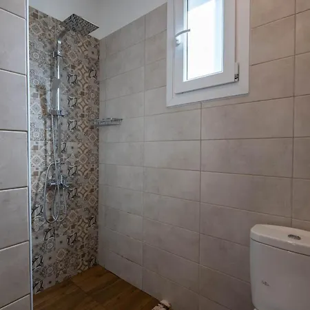 Artemis Traditional House Holiday home